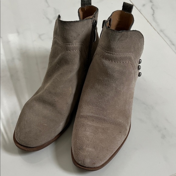 Franco Sarto Shoes - 📫BUY 2 for $20 📫 Franco Sarto Taupe Suede Ankle Booties